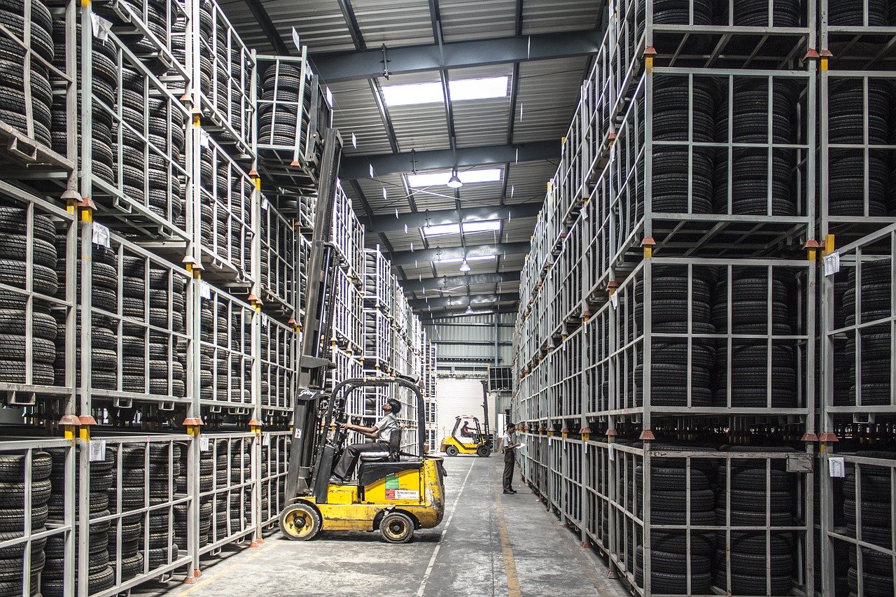 3 ways using a storage unit to store extra stock can benefit your business